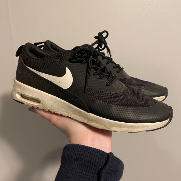 Size 8 women’s Nike air Thea. Good used condition. - Picture 3 of 5